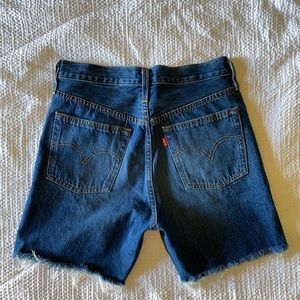 Levi’s Shorts Mid Thigh